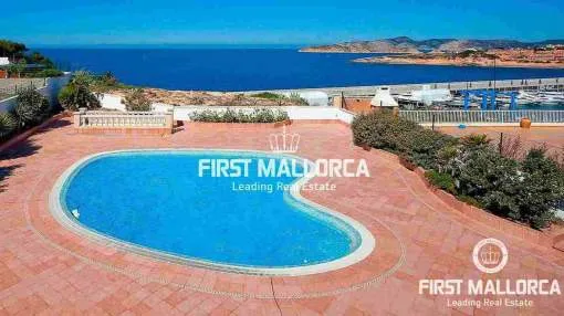 Frontline villa with breathtaking sea views. Ideal for reformation!