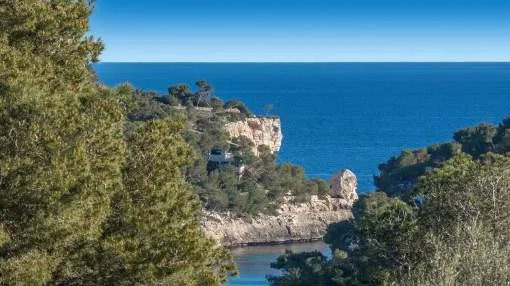 Exclusive designer villa with pool and sea views near the beach