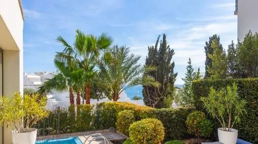 Light-filled luxury apartment with private pool