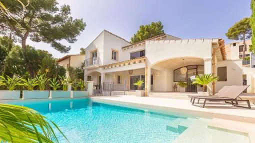 Mediterranean villa in tranquil exclusive neighbourhood