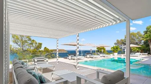 Superb villa with state-of-the- art interior and sea access directly on the coast