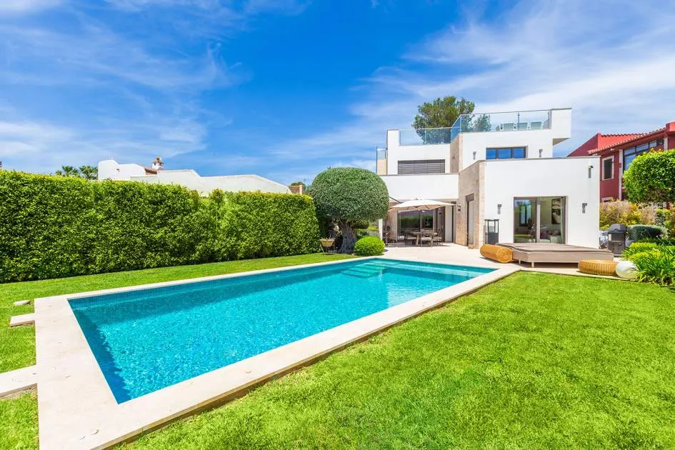 Modern villa in a quiet location Modern villa in a quiet location