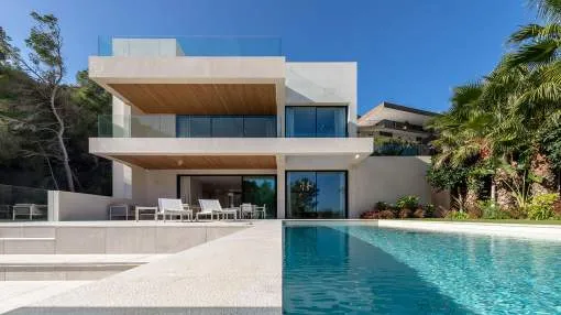 Luxurious villa with panoramic views as far as Palma