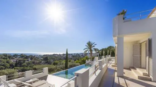 Luxury villa with stunning views in a privileged location