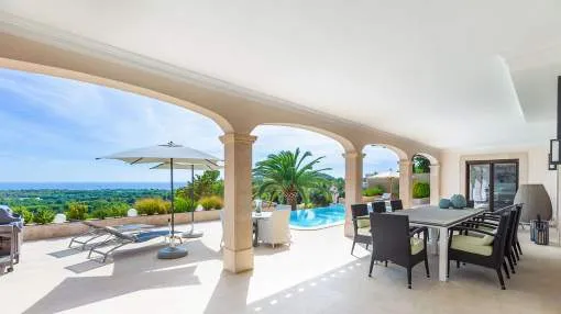 Superb luxury villa with spa and stunning views of the bay of Palma