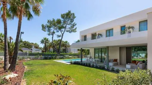 Modern, newly built villa in an excellent residential neighborhood with top amenities