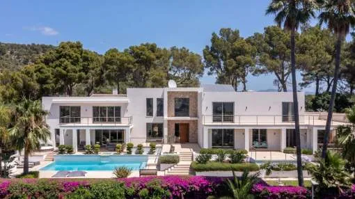 Modern designer villa in Palma’s villa urbanization