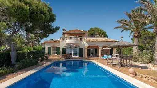 A dream villa in 1st sea line with fantastic views in Vallgornera