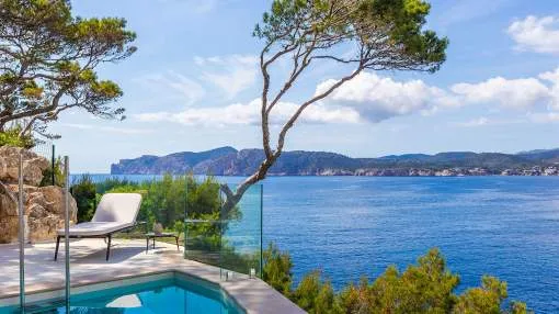 Stunning villa with luxurious interior and sea access
