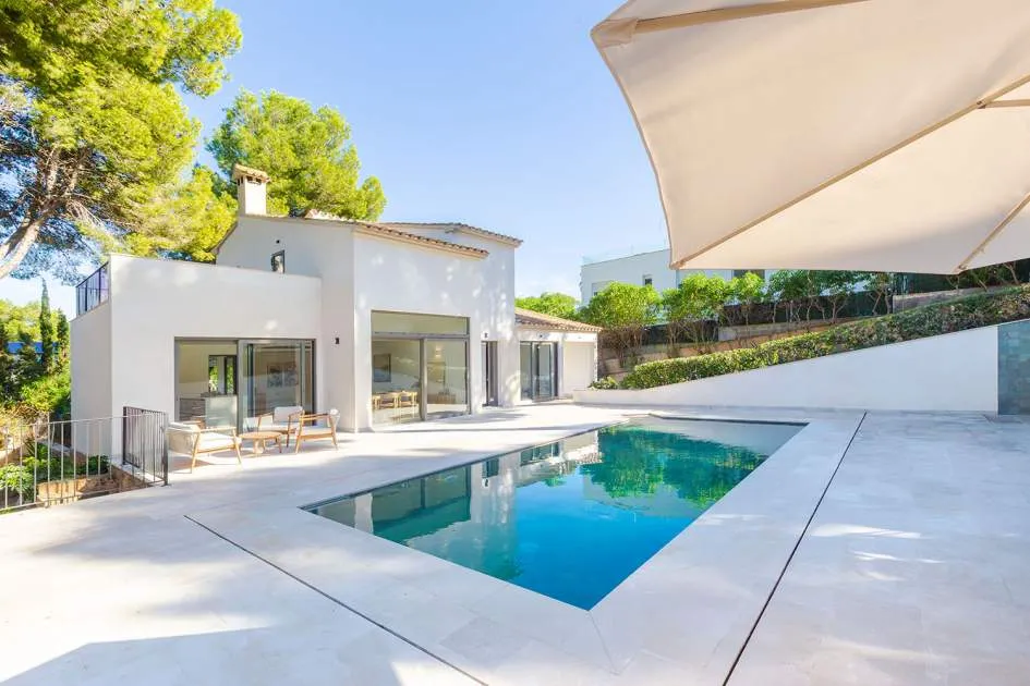 Attractive villa in quiet location with vacation rental license