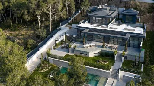 Luxurious newly built villa with top-of-the-range amenities in a prime location