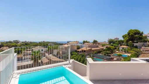 Modern townhouse on three levels ready for immediate occupancy